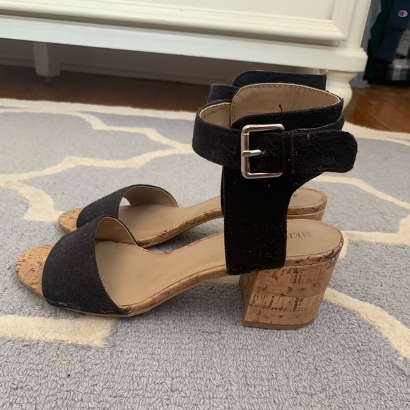Women’s size 8 2.5” heels - Picture 1 of 4